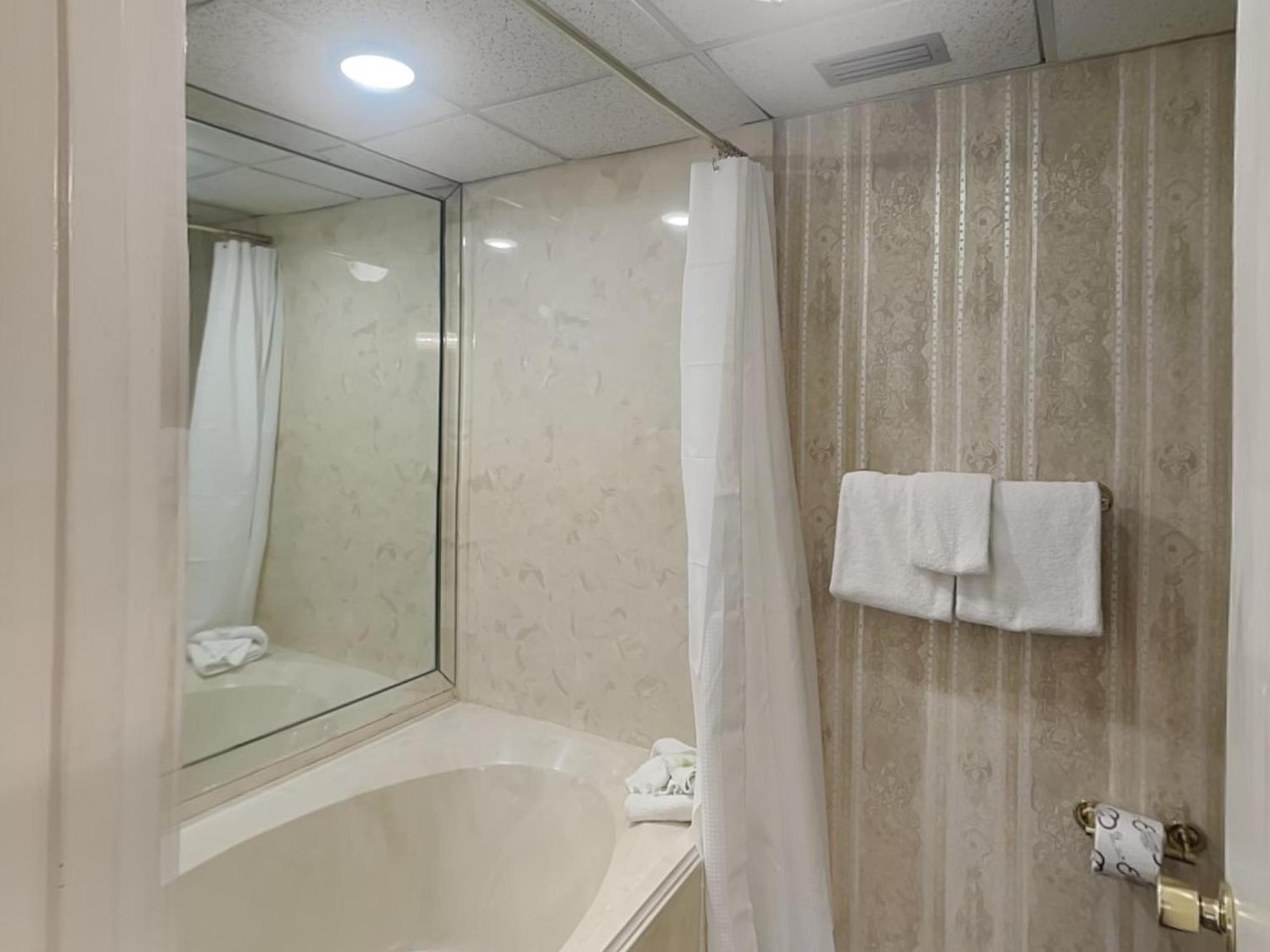 Edgewater Tower 1 Unit 101 *