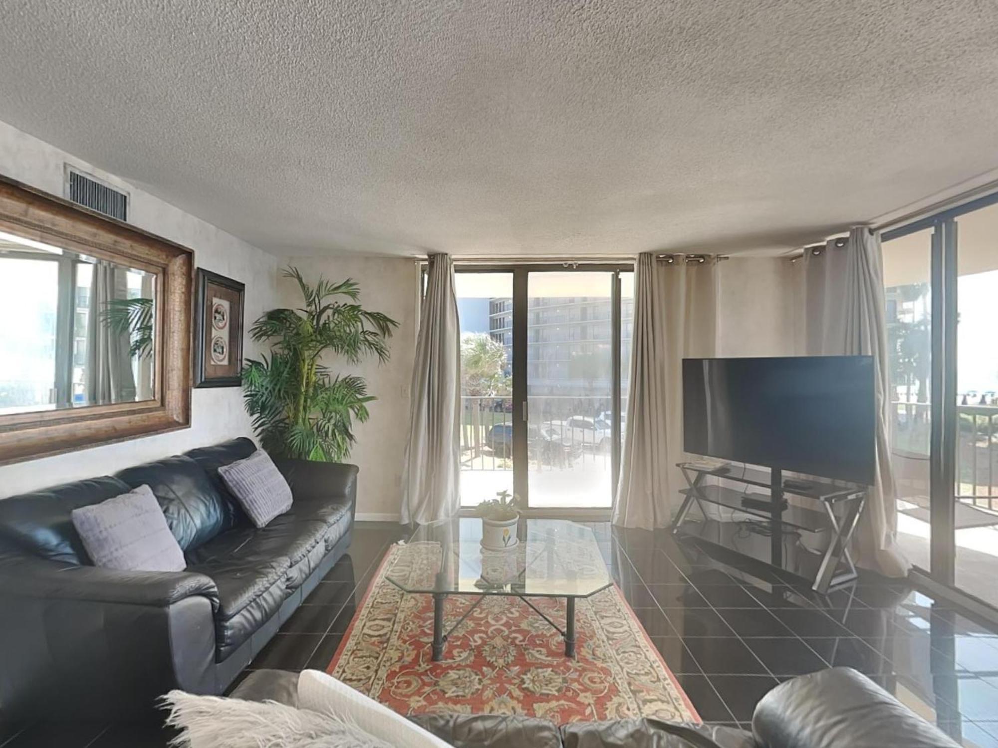 Apartment Edgewater Tower 1 Unit 101 *